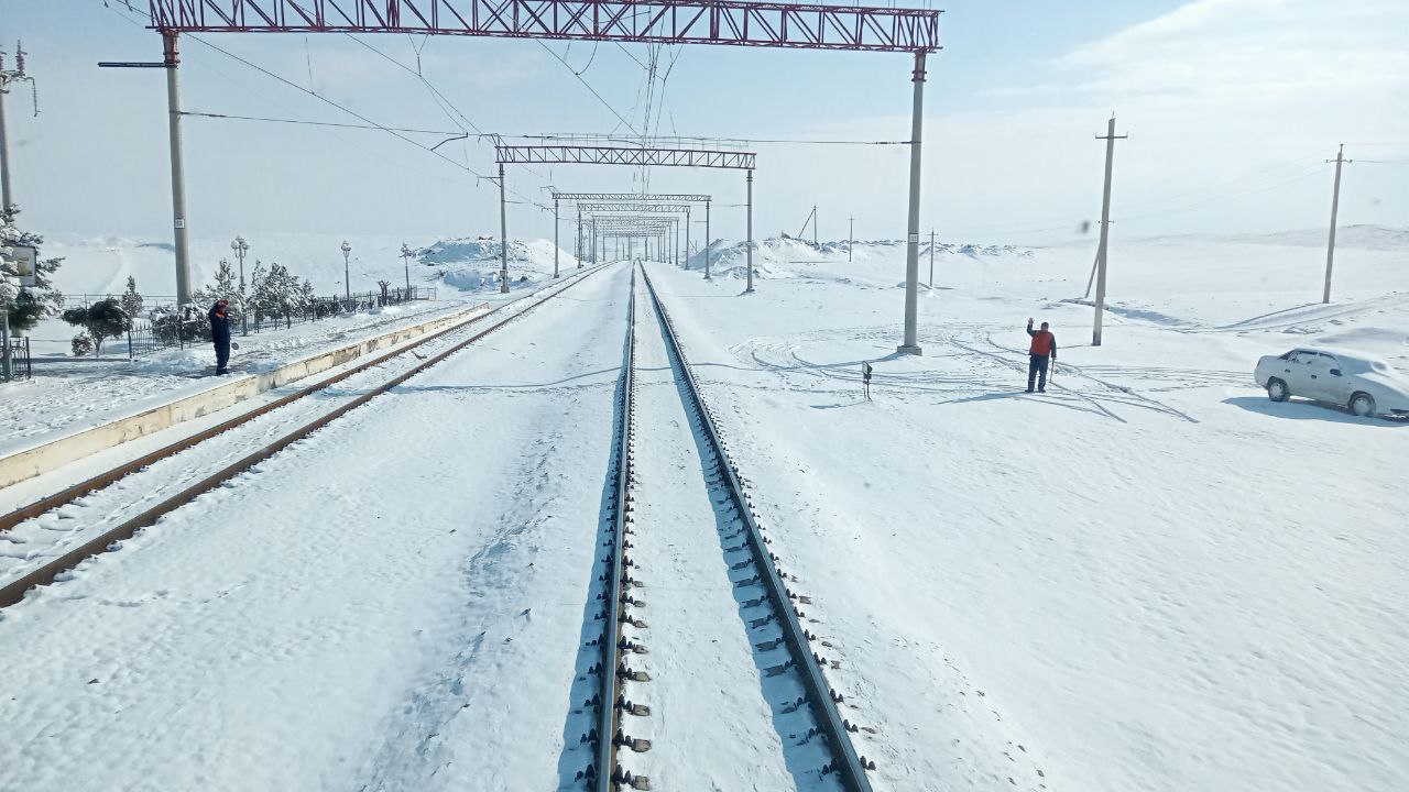 Холода привели к остановке поезда Афросиаб по маршруту «Бухара-Ташкент»