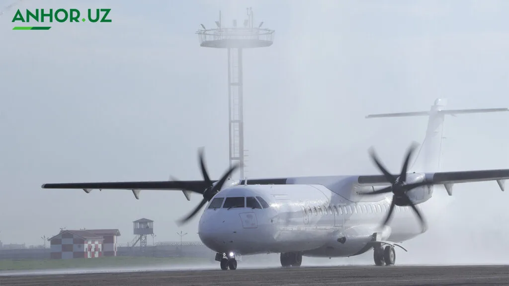 В Ташкенте торжественно встретили первый самолет региональной национальной авиакомпании Silk Avia