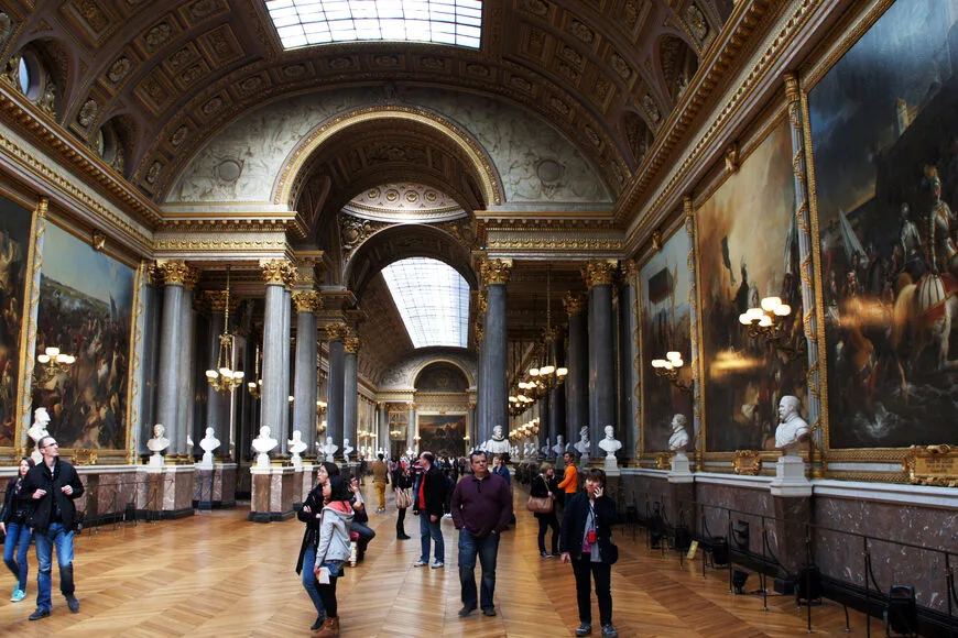 Версальский дворец - один из важнейших исторических объектов Франции и Европы