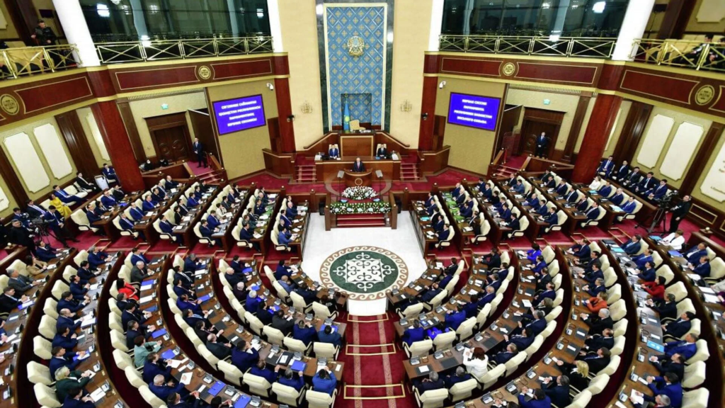 Правительство Казахстана ушло в отставку после выборов в нижней палате парламента