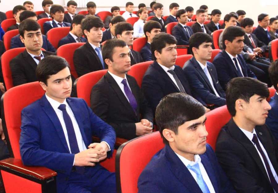 В аграрном университете Таджикистана состоялась встреча со студентами факультета землеустройства и геодезии