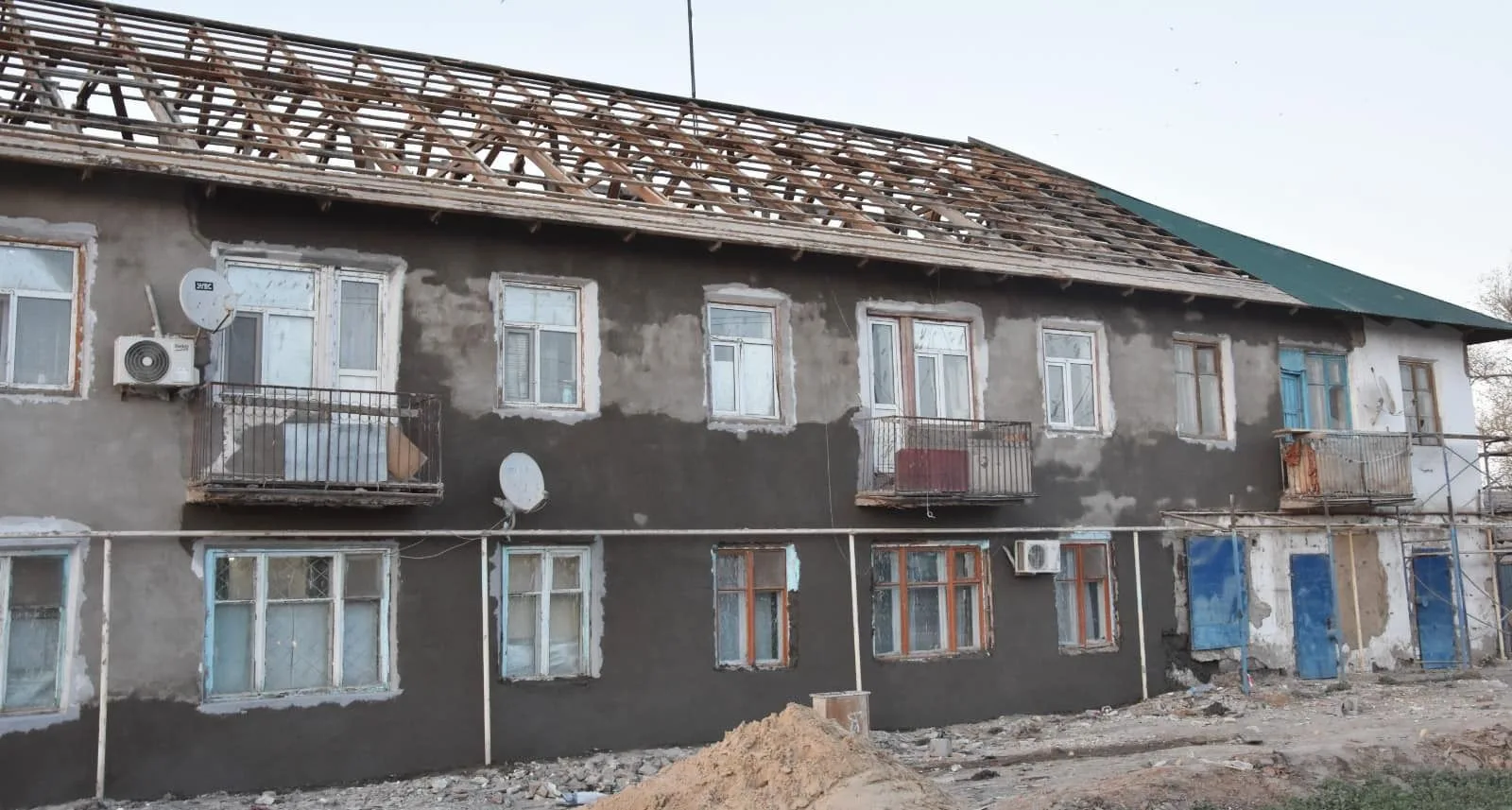 В Казалинском районе проводится модернизация многоэтажек