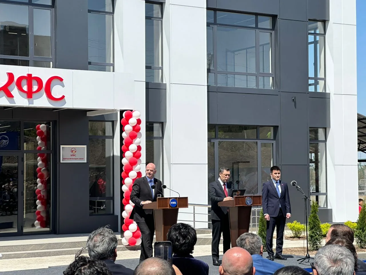 Садыр Жапаров и глава ФИФА открыли новый офис Кыргызского футбольного союза в Бишкеке