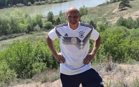 Казахстанскому футболисту и тренеру Сергею Ерёмину 62 года