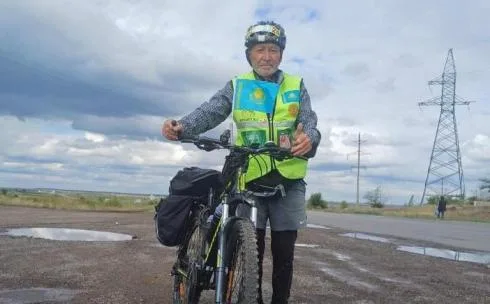 В Караганду приехал ветеран-велопутешественник Жумабай Отаргалиев