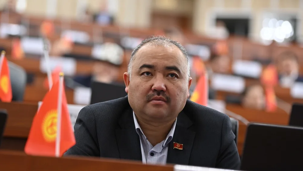 Шакиев: Министры должны знать кыргызский на «достойном» уровне