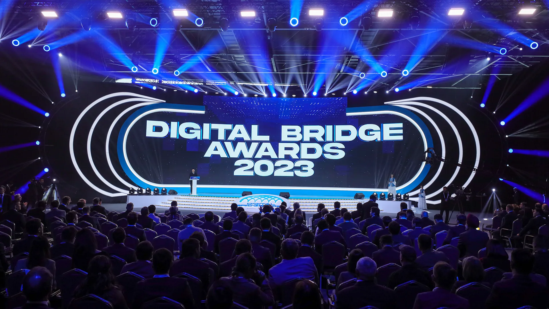Алихан Смаилов вручил награды победителям Digital Bridge Awards