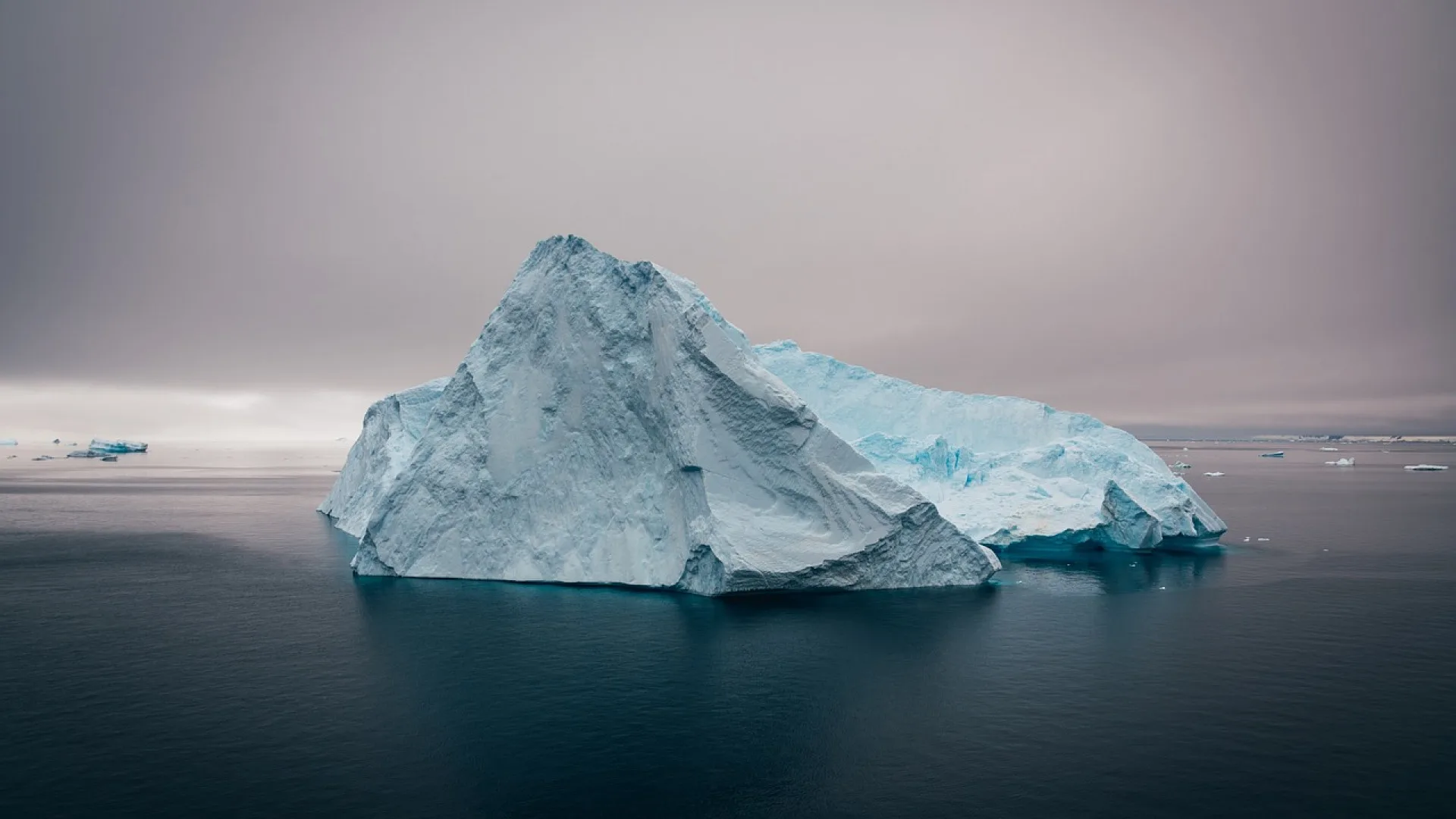 Самый большой айсберг А23а начал движение 