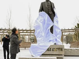 Памятник Ататюрку открыли в Алматы