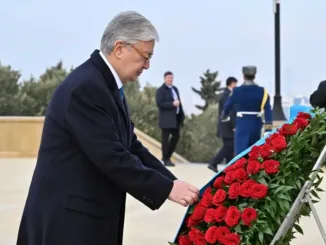 Токаев возложил цветы к могиле Гейдара Алиева