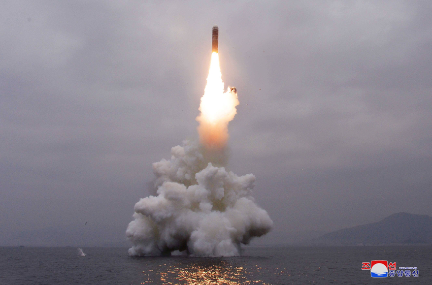 Северная Корея запустила три баллистические ракеты в сторону Японии