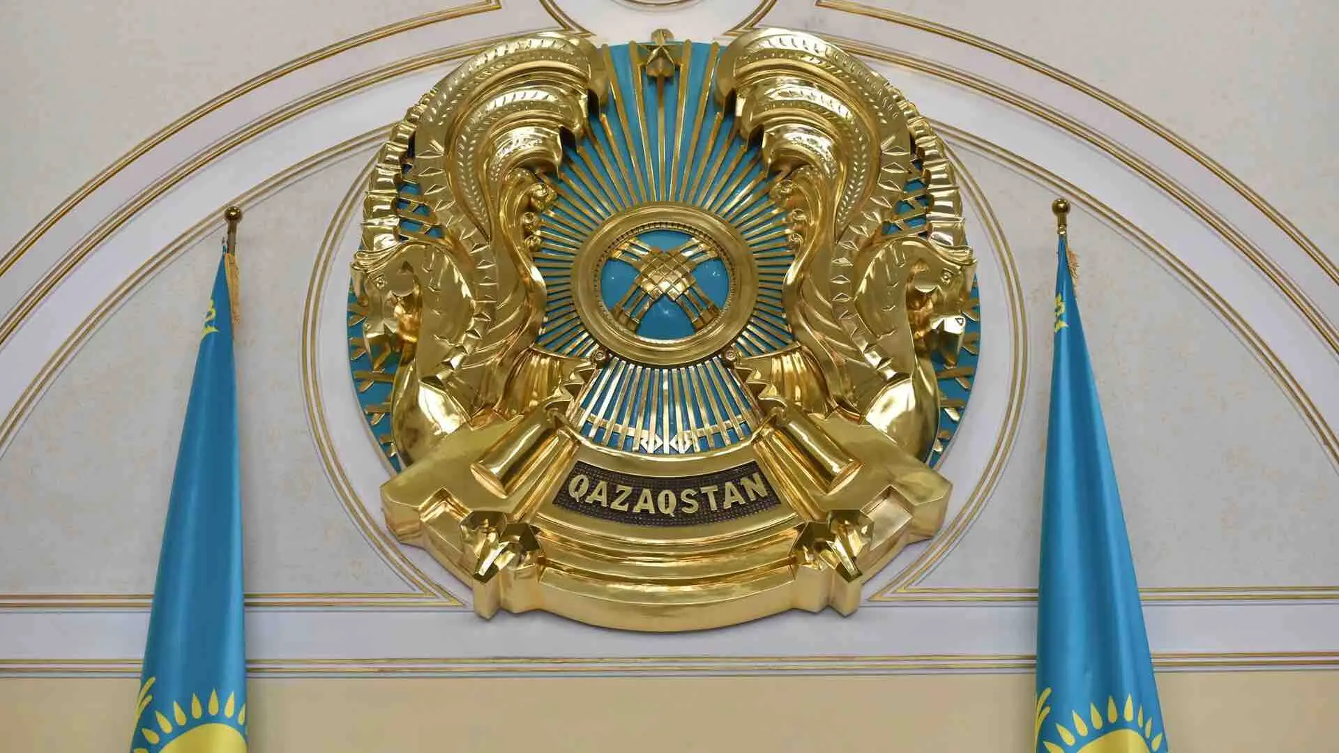 Герб Казахстана предложили изменить