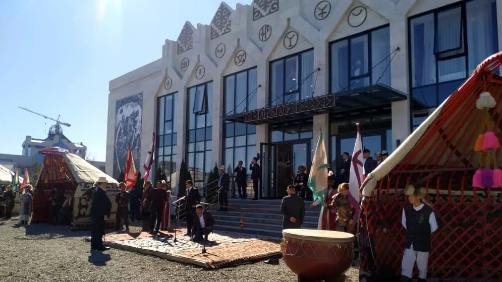 В Бишкеке открыли новый корпус национального театра «Манас»