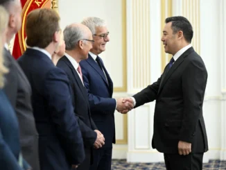 Садыр Жапаров принял делегацию Сената Франции