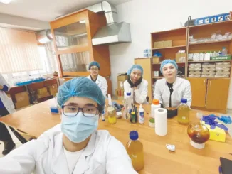 Школьники из Казахстана изобрели экстракт, уничтожающий раковые клетки
