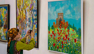 В столице Туркменистана открылась выставка работ художника Камиля Велиахмедова