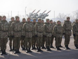 Торжественный выпуск солдат срочной службы в Военно-инженерном институте в Казахстане