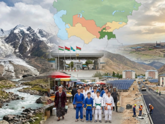 Таджикистан в фокусе: климат, экономика и региональные изменения Таджикистан вступает в важный этап своего развития, на котором пересекаются экологические вызовы, модернизация инфраструктуры и усиление регионального сотрудничества. От последствий изменения климата в высокогорных районах до оптимистичных экономических прогнозов и дипломатических договорённостей — страна всё активнее формирует свою роль в Центральной Азии. Климатические риски и обрушение ледников Одной из наиболее острых проблем для Таджикистана остаётся изменение климата. Учёные и власти фиксируют масштабные обрушения ледников, в том числе в районе горы Исмоила Сомони — самой высокой точки страны. Ускоренное таяние ледников несёт угрозу не только для местных экосистем, но и для водной безопасности всего региона, поскольку Таджикистан является ключевым источником пресной воды в Центральной Азии. Эти процессы усиливают необходимость международного сотрудничества в сфере мониторинга климата и предотвращения чрезвычайных ситуаций. Инфраструктура и энергетика: проекты при поддержке ЕБРР Параллельно страна инвестирует в обновление критически важной инфраструктуры, прежде всего систем теплоснабжения. Ряд проектов, реализуемых при поддержке Европейского банка реконструкции и развития, направлен на модернизацию изношенных тепловых сетей, повышение энергоэффективности и снижение зависимости от ископаемого топлива. Ожидается, что эти инициативы улучшат качество жизни в городах и станут частью долгосрочной климатической стратегии Таджикистана. Региональное сотрудничество и урегулирование границ Заметный прогресс наблюдается и в сфере региональной дипломатии. Таджикистан продвигается в решении многолетних пограничных вопросов с соседними государствами, что снижает уровень напряжённости и создаёт условия для расширения экономического и гуманитарного взаимодействия. Эксперты отмечают, что урегулирование границ способствует росту торговли, развитию логистики и укреплению безопасности в Центральной Азии. Экономические перспективы на 2026 год Экономические прогнозы для Таджикистана остаются благоприятными. По оценкам аналитиков, рост ВВП в 2026 году может превысить 8 процентов. Драйверами роста остаются инфраструктурные инвестиции, денежные переводы трудовых мигрантов и активизация региональной торговли. При этом власти сталкиваются с задачами диверсификации экономики и сдерживания инфляционных рисков. Наследие урановой промышленности Отдельного внимания требует проблема уранового наследия, оставшегося со времён СССР. Таджикистан совместно с международными партнёрами реализует программы по рекультивации и очистке территорий, загрязнённых радиоактивными отходами. Эти меры направлены на снижение экологических и медицинских рисков, а также на восстановление доверия со стороны местных жителей. Трудовая миграция и вызовы для экономики Трудовая миграция по-прежнему играет значительную роль в экономике страны. Существенная часть граждан Таджикистана работает в России, и изменения в миграционной политике, а также экономическая ситуация в стране приёма напрямую влияют на объём денежных переводов. В ответ власти всё активнее говорят о необходимости создания рабочих мест внутри страны и защите прав мигрантов за рубежом. Спорт как элемент международного имиджа Наряду с экономикой и политикой, всё большую роль играет спорт. Международные соревнования по дзюдо, включая турнир Dushanbe Grand Slam, привлекают внимание мировой аудитории, способствуют развитию спортивного туризма и укрепляют международный имидж Таджикистана. Подобные события также стимулируют интерес молодёжи к спорту и здоровому образу жизни. Страна на этапе трансформации Совокупность этих тенденций показывает, что Таджикистан находится на этапе глубокой трансформации. Экологические риски, экономические амбиции и региональное сотрудничество формируют будущее страны. От того, насколько эффективно будет найден баланс между ростом, устойчивым развитием и социальной стабильностью, во многом зависит место Таджикистана в Центральной Азии в ближайшие годы.